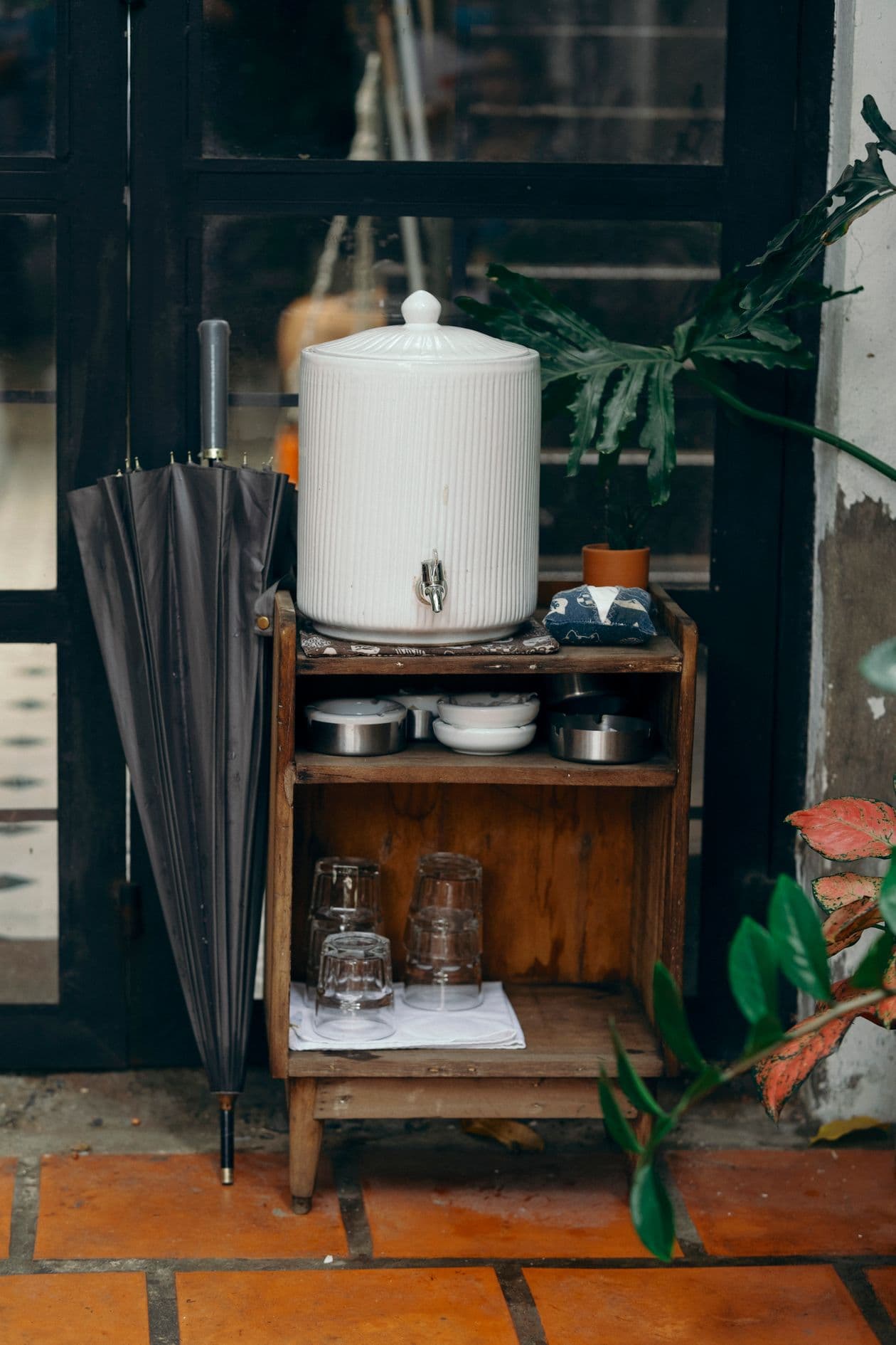 How to Store and Handle Water Jars Safely at Home